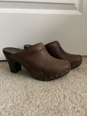 Dansko Bohemian Brown Leather Studded Clogs Brass Nail Head size 38